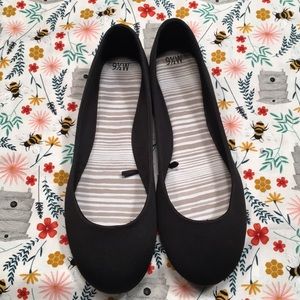 🐝Women’s Black Flats